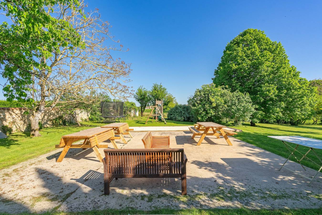 Petite maison "Gîte Le Chai" avec piscine partagée, Wi-Fi et climatisation in Saint-Romain-de-Benet, Région de Saintes