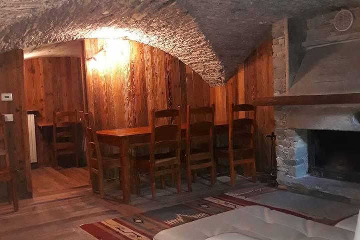 Chalet dans un village de montagne caractéristique in Bellino, Province de Coni