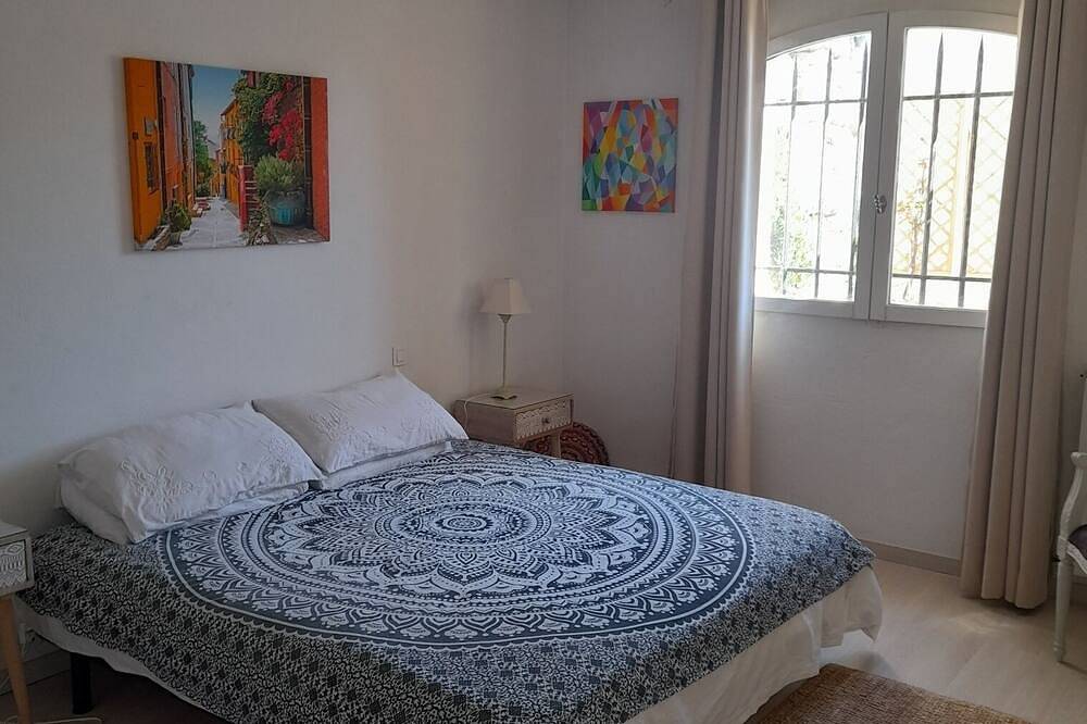 Entire apartment, A 36 sq. m self contained apartment with a magnificent view to the Mediterranean in Cabris, Cannes region