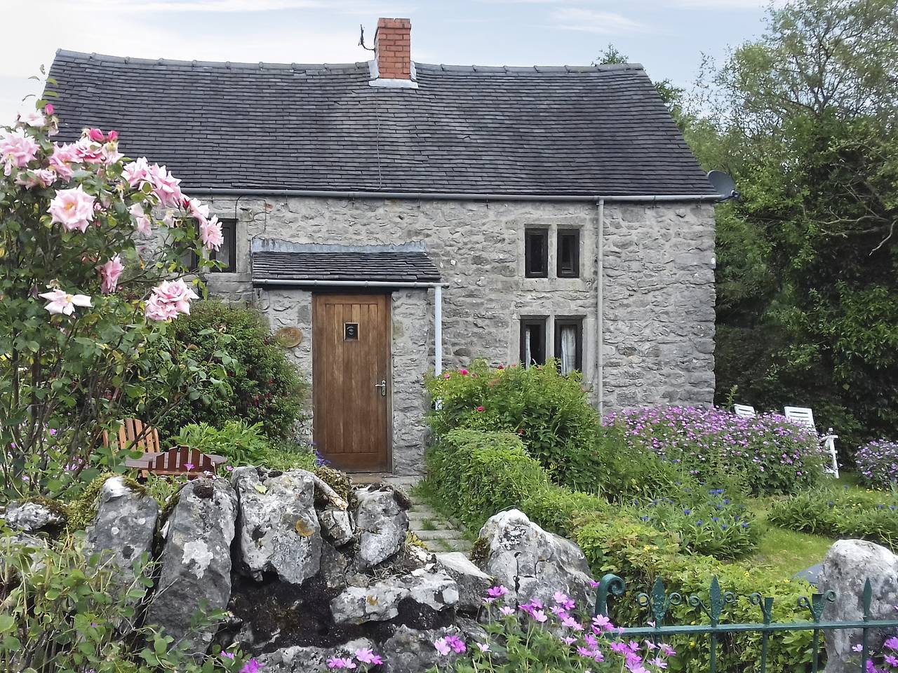Ivy Cottage in Aldwark, Derbyshire