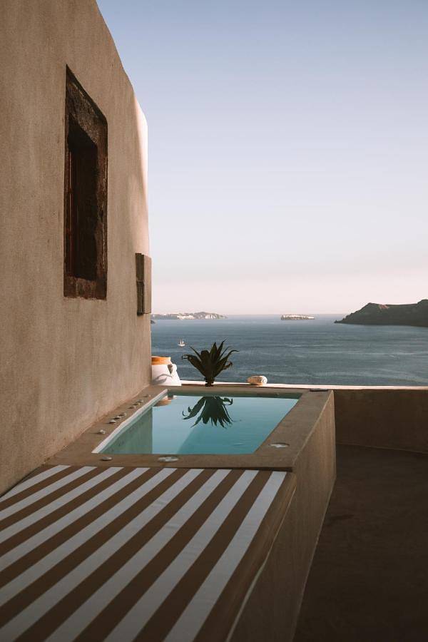 Chambre d’hôte pour 5 personnes, avec jacuzzi ainsi que balcon et piscine à Oia - 2