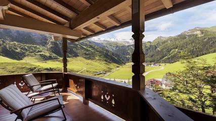 Ferienwohnung für 3 Personen, mit Ausblick und Terrasse in Hintertux
