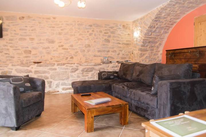 Location de vacances pour 6 personnes, avec jardin et terrasse à Banassac - 3