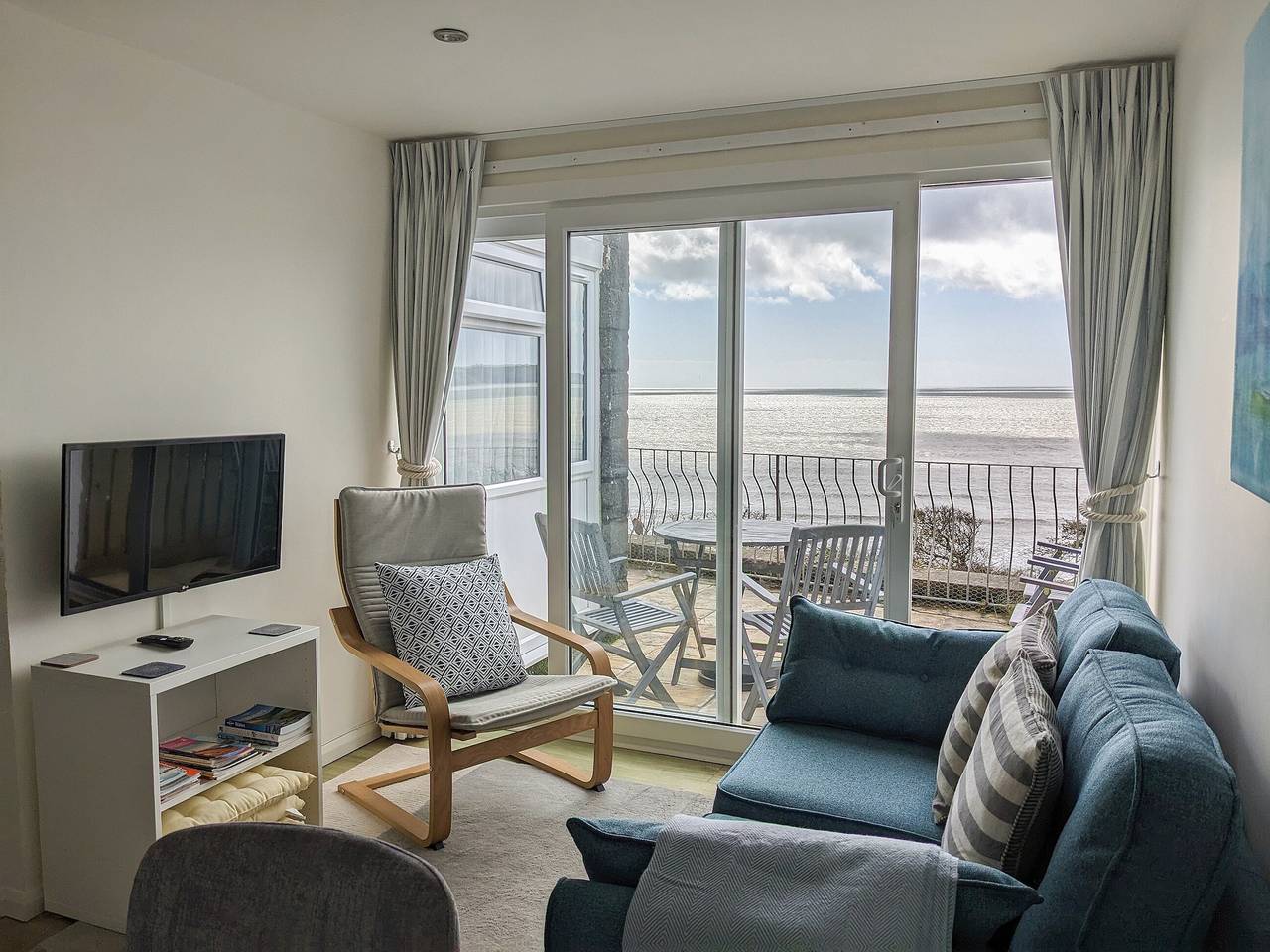 Waters Edge in Amroth, Pembrokeshire
