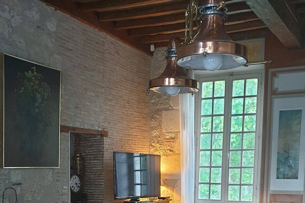 Château du Xiième siècle, gîte de Bellecombe in Puymirol, Quercy
