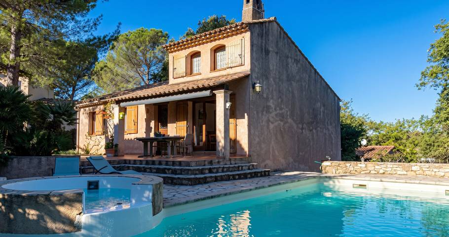 Villa mit Pool in Saint-Raphaël und Bergblick in Saint-Raphaël, Mittelmeerküste (Frankreich)