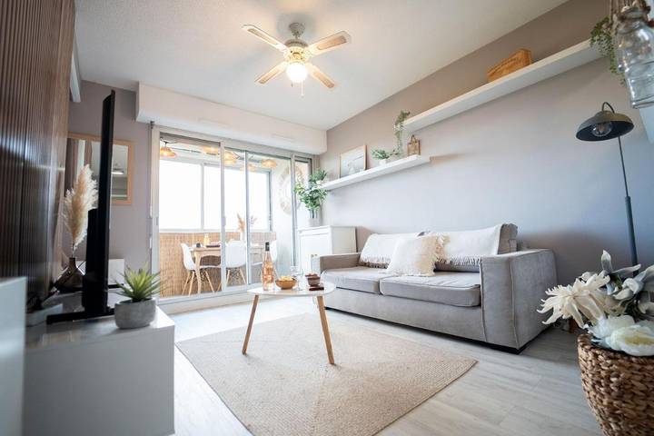 Gîte pour 4 personnes, avec Balcon et Terrasse ainsi que Vue sur le lac et Vue dans Office de Tourisme de Mauguio Carnon