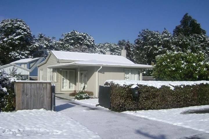 Holiday home for 8 people, with garden on North Island New Zealand