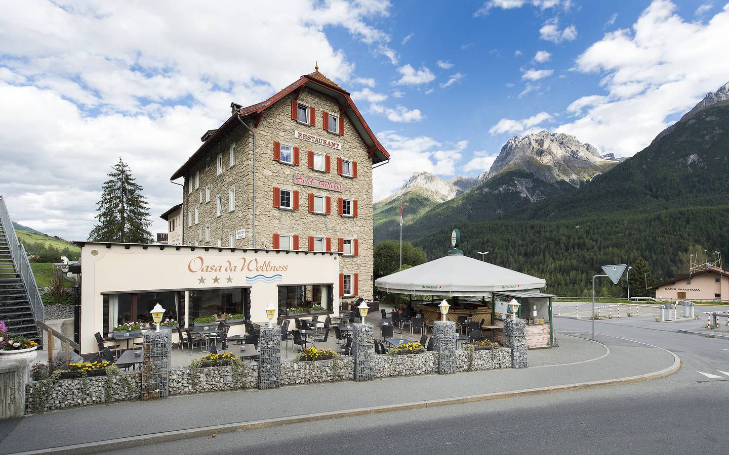 Hotel Bellaval - Familienzimmer mit Stockbett und Trenntüre (20 qm) in Scuol, Unterengadin