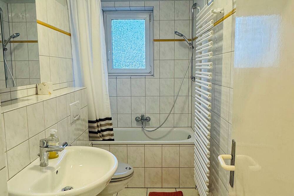 Ganze Wohnung, Elegante Ferienwohnung mit Traumküche, Smart Tv mit Netflix kostenlos in Bielefeld, Nordrhein-Westfalen