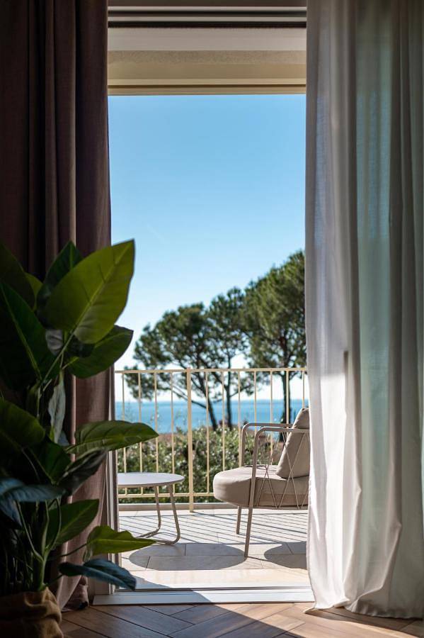 B&b voor 6 personen, with Balkon and Terras as well as Tuin and Zwembad in Moniga del Garda