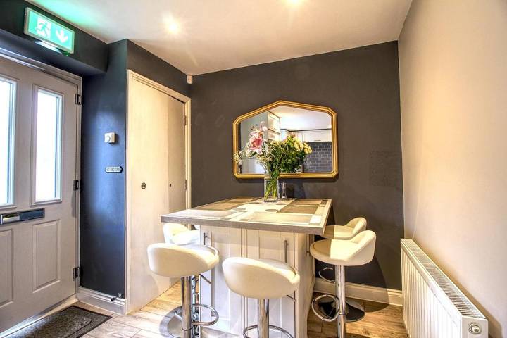 Apartment for 12 people, with Terrace and Garden in Huddersfield