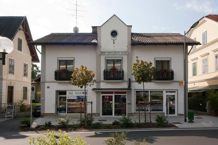 Ferienwohnung für 6 Personen, mit Balkon und Terrasse sowie Garten und Ausblick in Pörtschach am Wörthersee