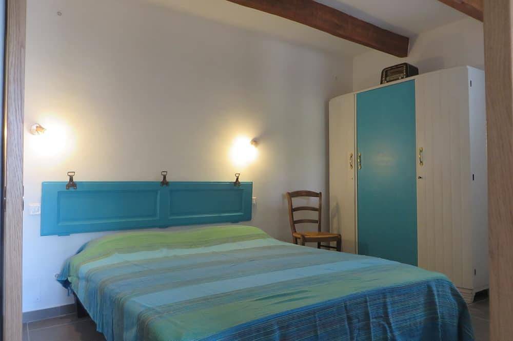 Lourmarin:Ground Floor In Bastidon At The Foot Of The Luberon in Lourmarin, Parc naturel régional du Luberon