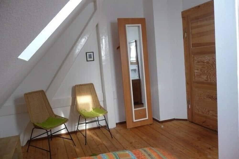 Ganze Wohnung, Urlaub  machen drei Fußminuten vom See - für bis zu 4 Erwachsene und 1 Baby in Markkleeberg, Leipziger Neuseenland