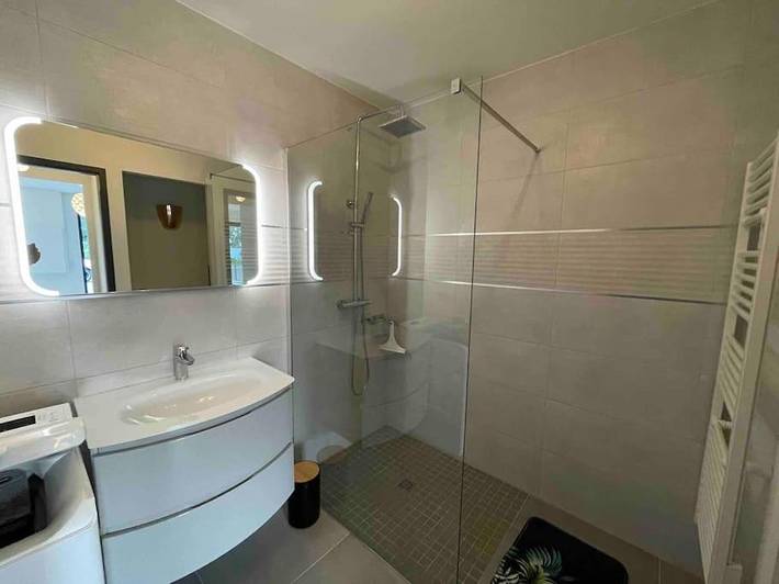 Gîte pour 3 personnes, avec terrasse ainsi que jardin et vue, animaux acceptés à Le Puy-Sainte-Réparade - 4