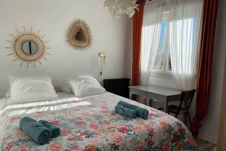 Gîte pour 3 personnes, avec piscine et jardin