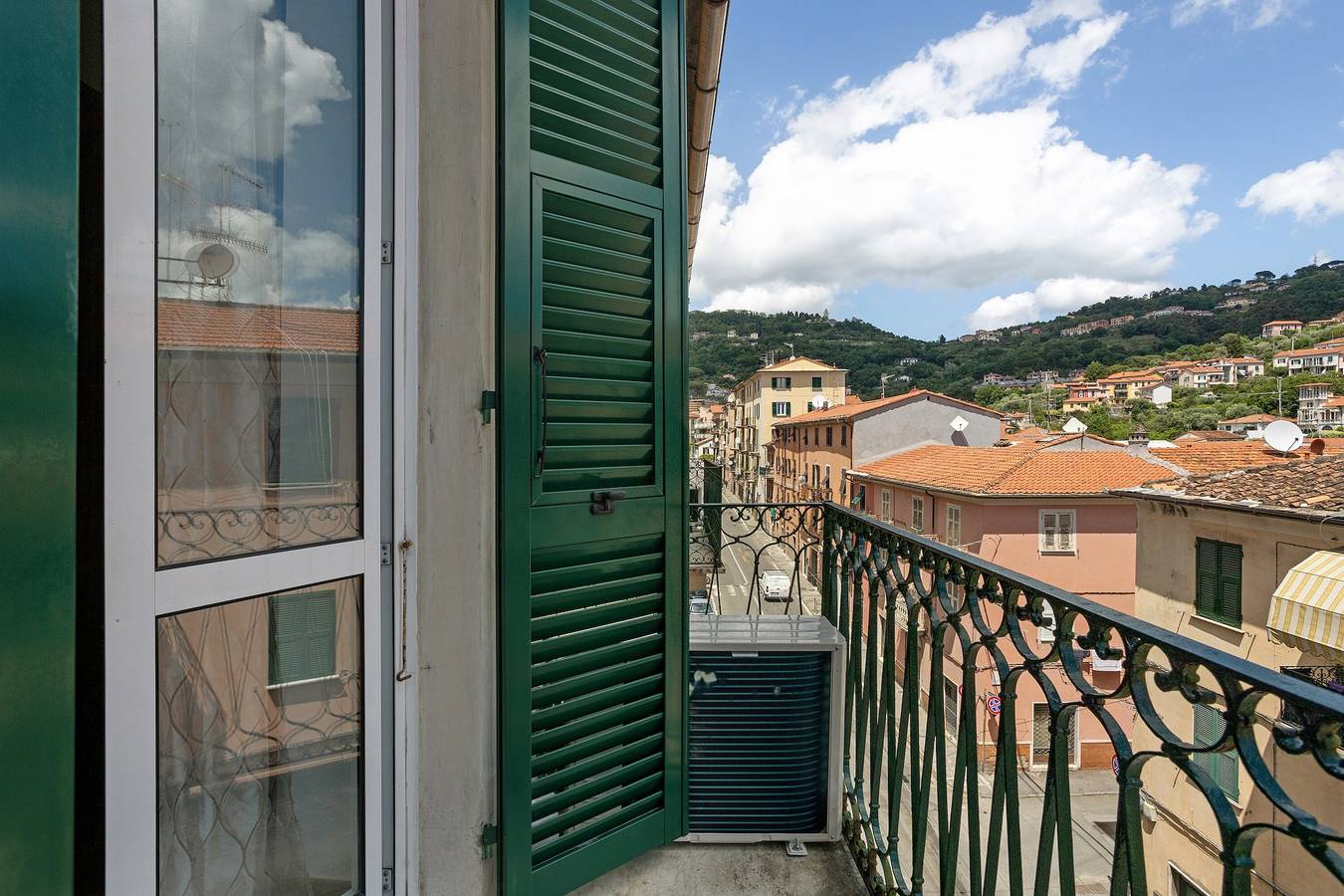 Entire apartment, Apartment 'Maestrale' with Private Terrace, Wi-Fi and Air Conditioning in La Spezia (City), La Spezia