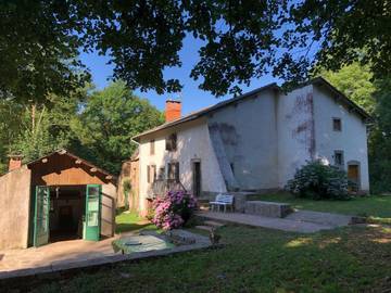 Gîte pour 12 personnes, avec vue et jardin ainsi que terrasse et sauna, animaux acceptés à Brassac (Tarn)
