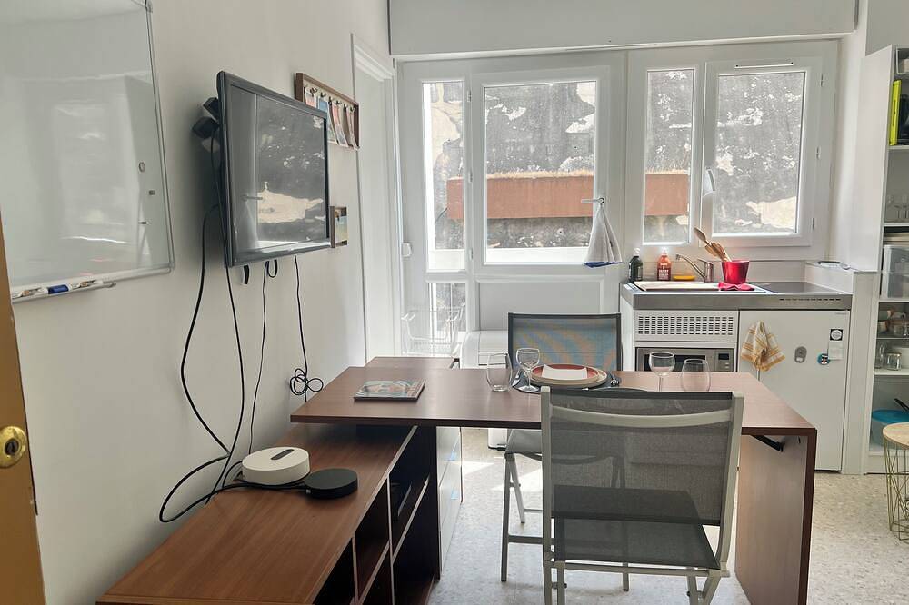 In the heights of Cassis, quiet studio with private parking and swimming pool., foto 12
