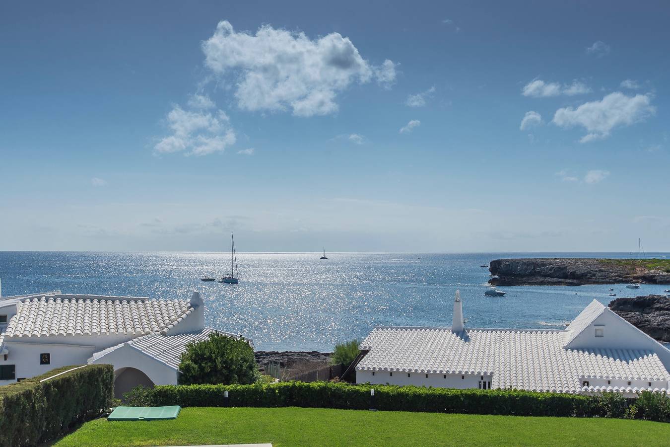 Impresionante villa Bini Andu con vistas al mar, Wi-Fi, jardín, terraza y piscina in Binibeca, Sant Lluís