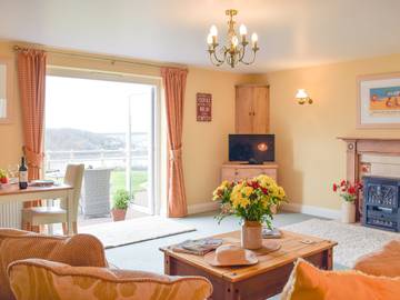 Log Cabin for 2 People in Pembrokeshire, South-Wales, Photo 1