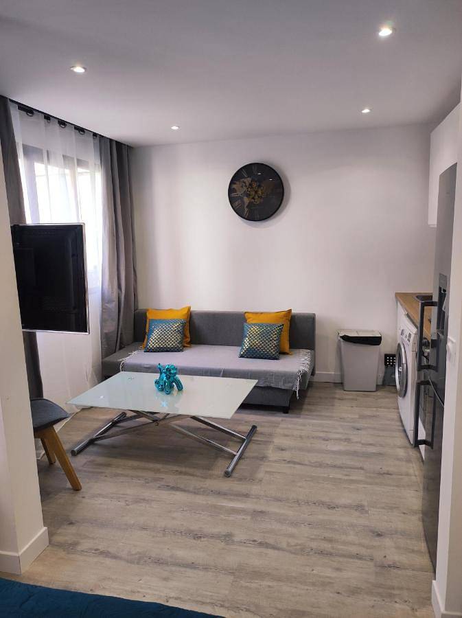 Appartement entier, Appartement Cosy calme proche Château de Versailles avec parking in Le Chesnay, Yvelines