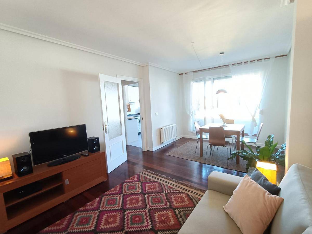 Apartamento entero, Duplex con garaje cerca de la playa y de Santander in Soto de la Marina, Santa Cruz de Bezana