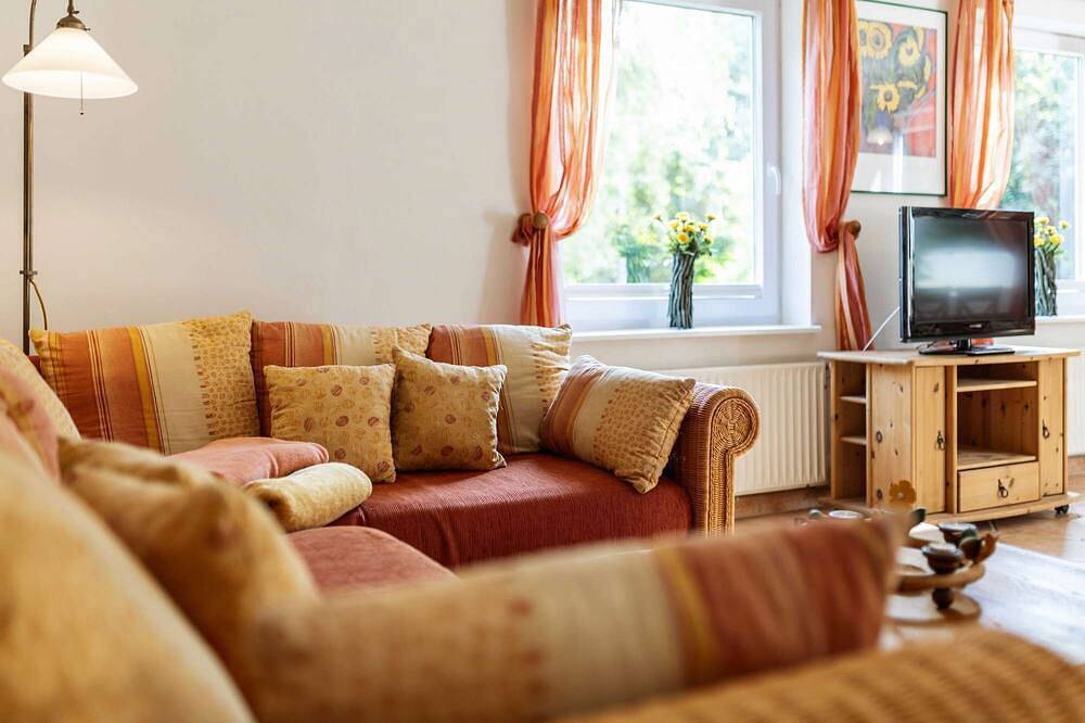 Ganze Wohnung, Die Ferienwohnung 04 Sonnenschein hat eine eingezäunte Süd-West Terrasse in Krummsee, Malente