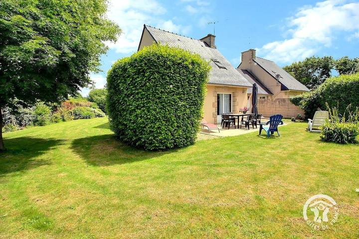 Gîte pour 4 personnes, avec Terrasse ainsi que Jardin et Vue à Lézardrieux