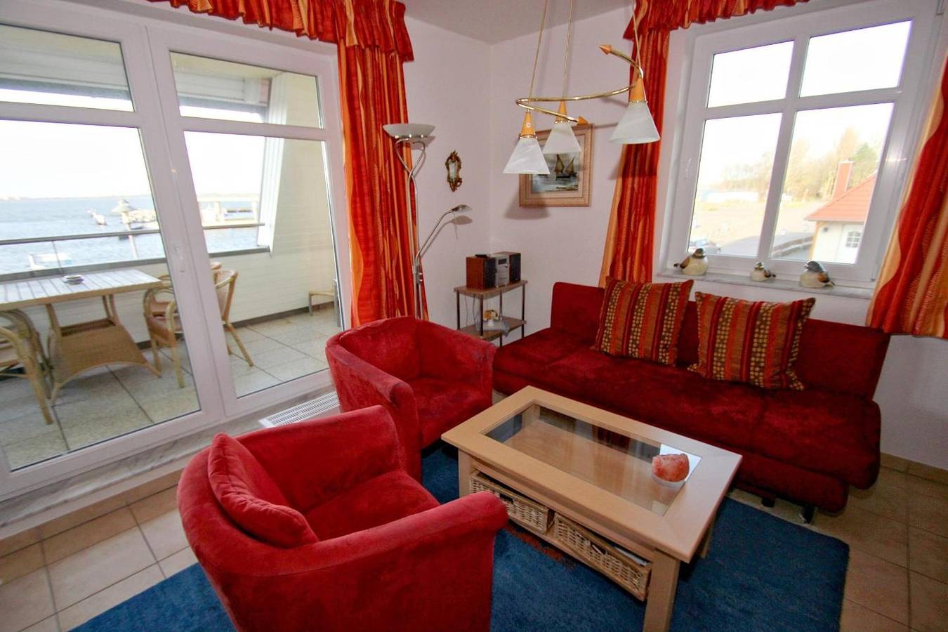 Ganze Wohnung, Hafennahe Ferienwohnung mit Balkon und Meerblick - Hafenhäuser Wiek 15 in Wiek, Rügen