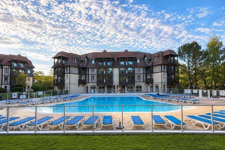 Gîte pour 4 personnes, avec piscine et balcon, adapté aux familles à Deauville