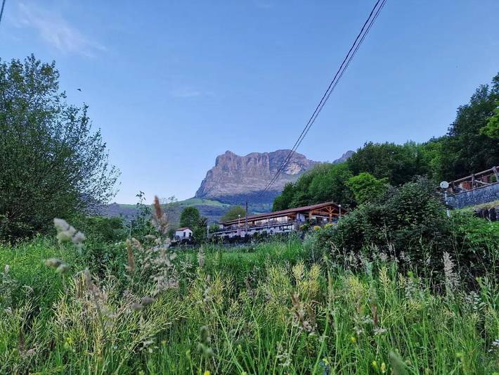 Location de vacances pour 4 personnes, avec Terrasse et Jardin ainsi que Piscine et Vue à Ramales de la Victoria