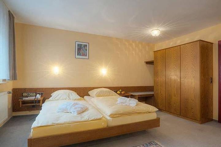 Ferienhaus für 2 Personen, mit Pool und Sauna sowie Garten