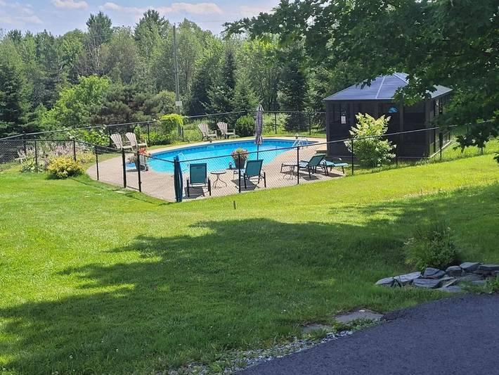 Chambre d’hôte pour 2 personnes, avec jardin et piscine