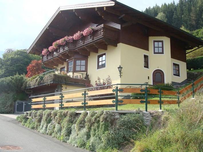 Ferienwohnung für 4 Personen, mit Seeblick und Garten sowie Terrasse in Zell am See
