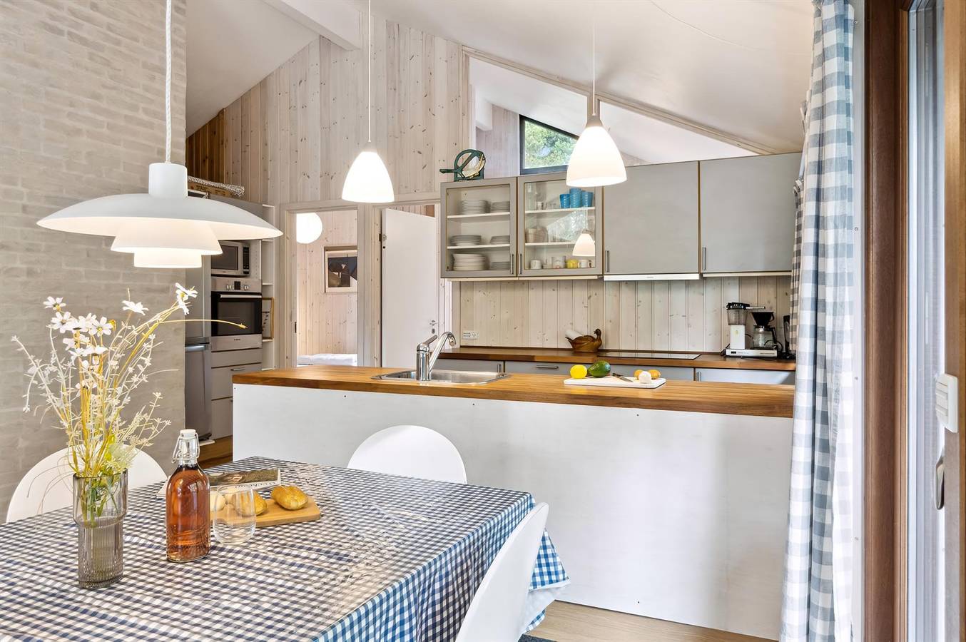 Nice home in Højby w/ Sauna, 3 Bedrooms and Wifi in Gudmindrup Lyng, Højby