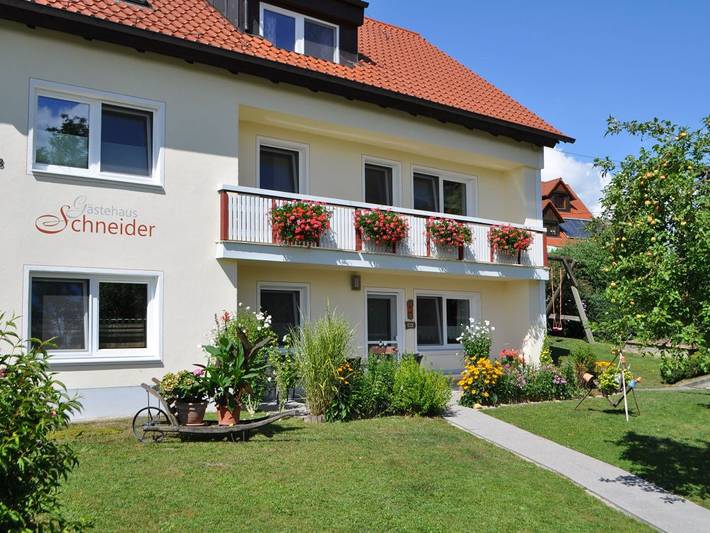 Bauernhof für 5 Personen, mit Balkon/Terrasse und Terrasse sowie Garten und Pool im Allgäu