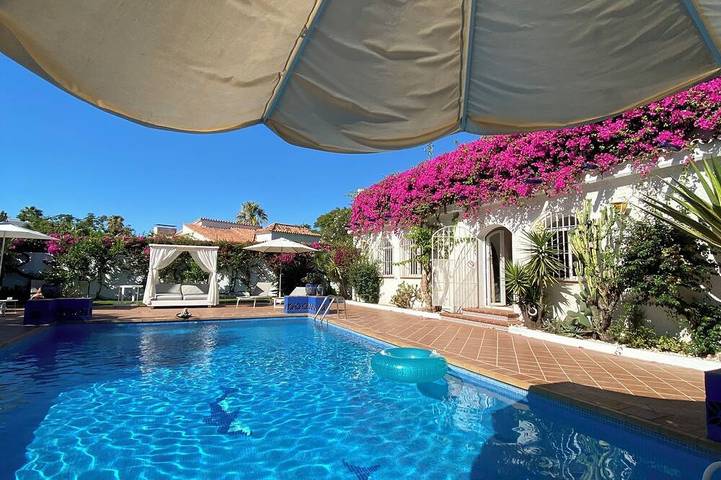 Villa for 10 people, with garden - 1