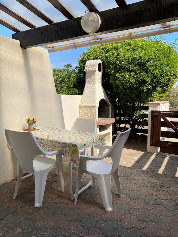 Gîte pour 3 personnes, avec jardin dans Plage de La Roquille - 2