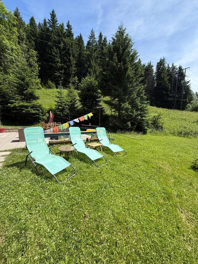 Location de vacances pour 14 personnes, avec jardin et vue, adapté aux familles à Mijoux - 3