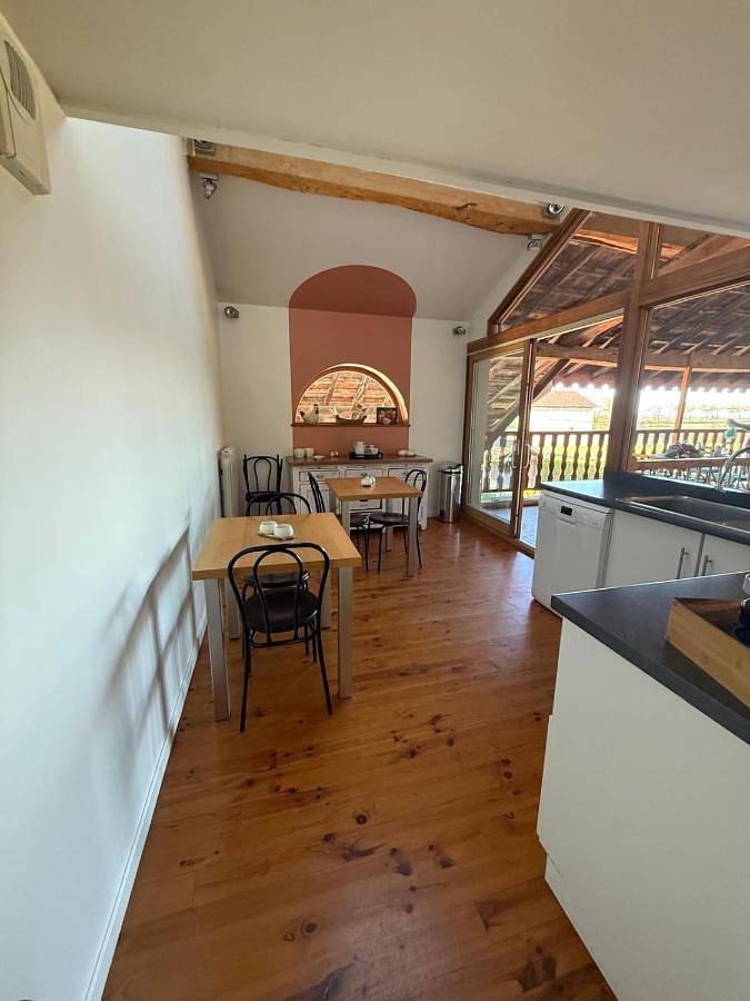 Maison d’hôte pour 2 personnes, avec vue ainsi que jardin et piscine dans l' Ain - 2