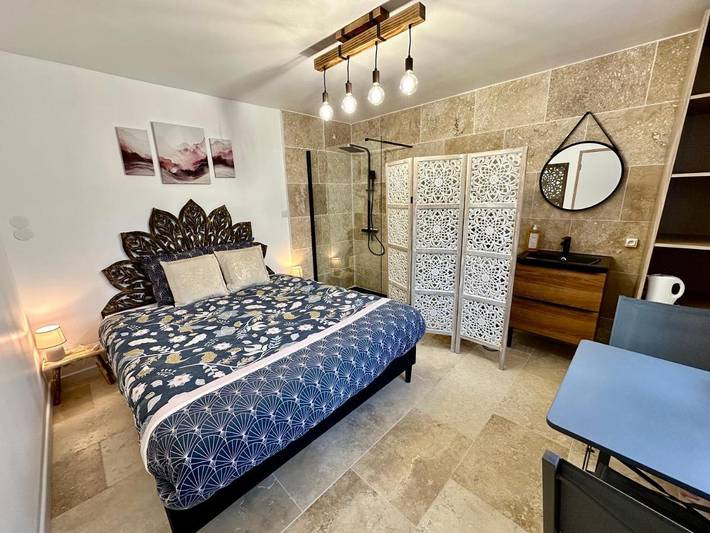 Chambre d’hôte pour 2 personnes, avec jardin ainsi que piscine et jacuzzi