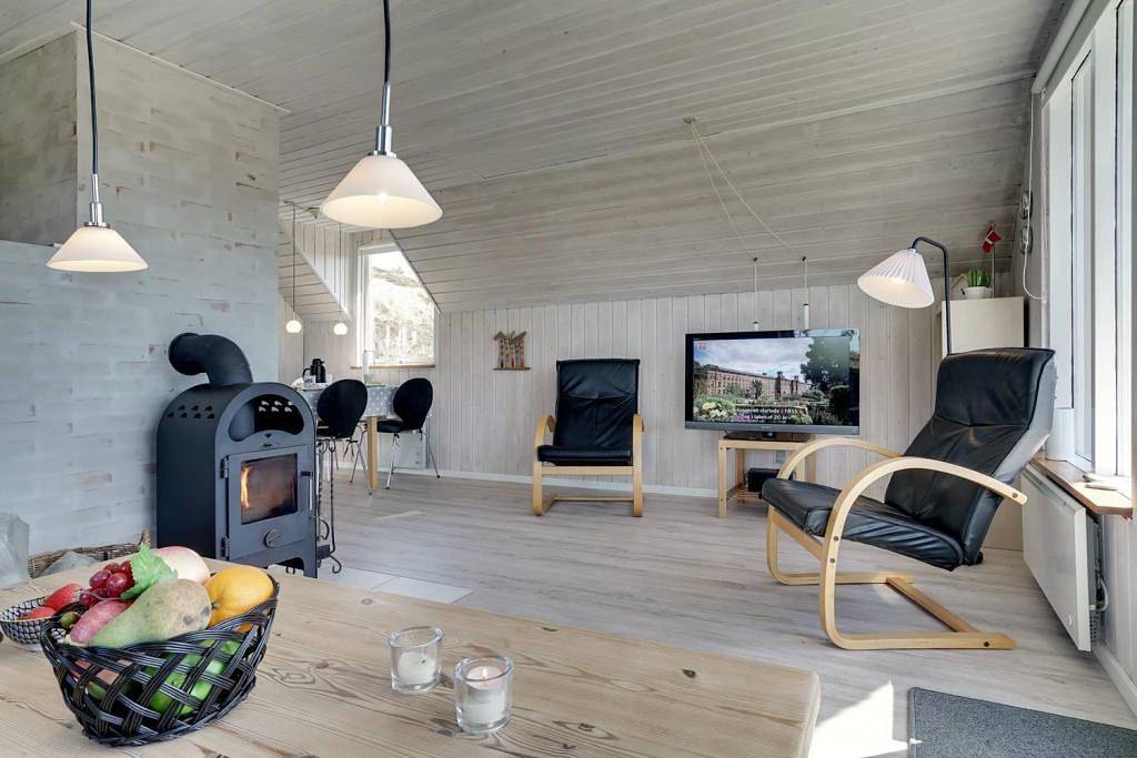 Gepflegtes Reetdachhaus gelegen auf ein Naturgründstück.  in Henne, Filsø See
