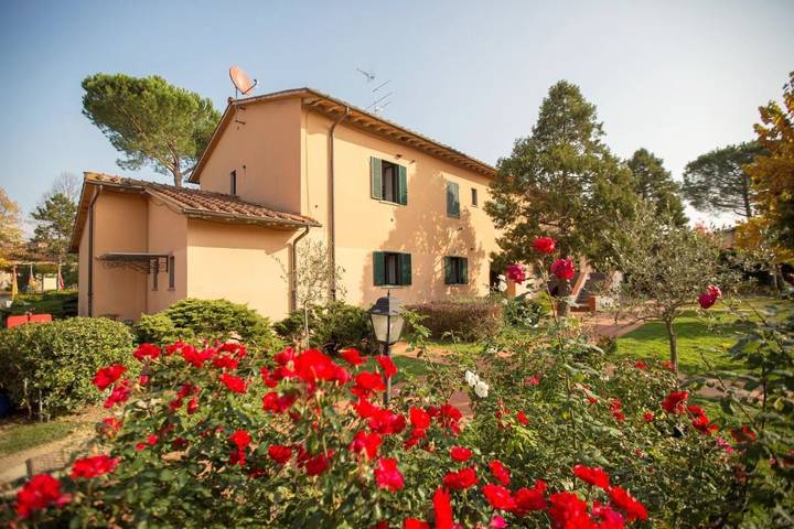 Parc de vacances pour 3 personnes, avec piscine ainsi que jardin et vue, animaux acceptés dans Scarperia - 2