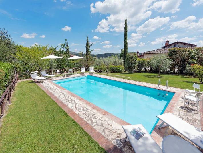 Agriturismo per 8 persone, con giardino in Radda in Chianti