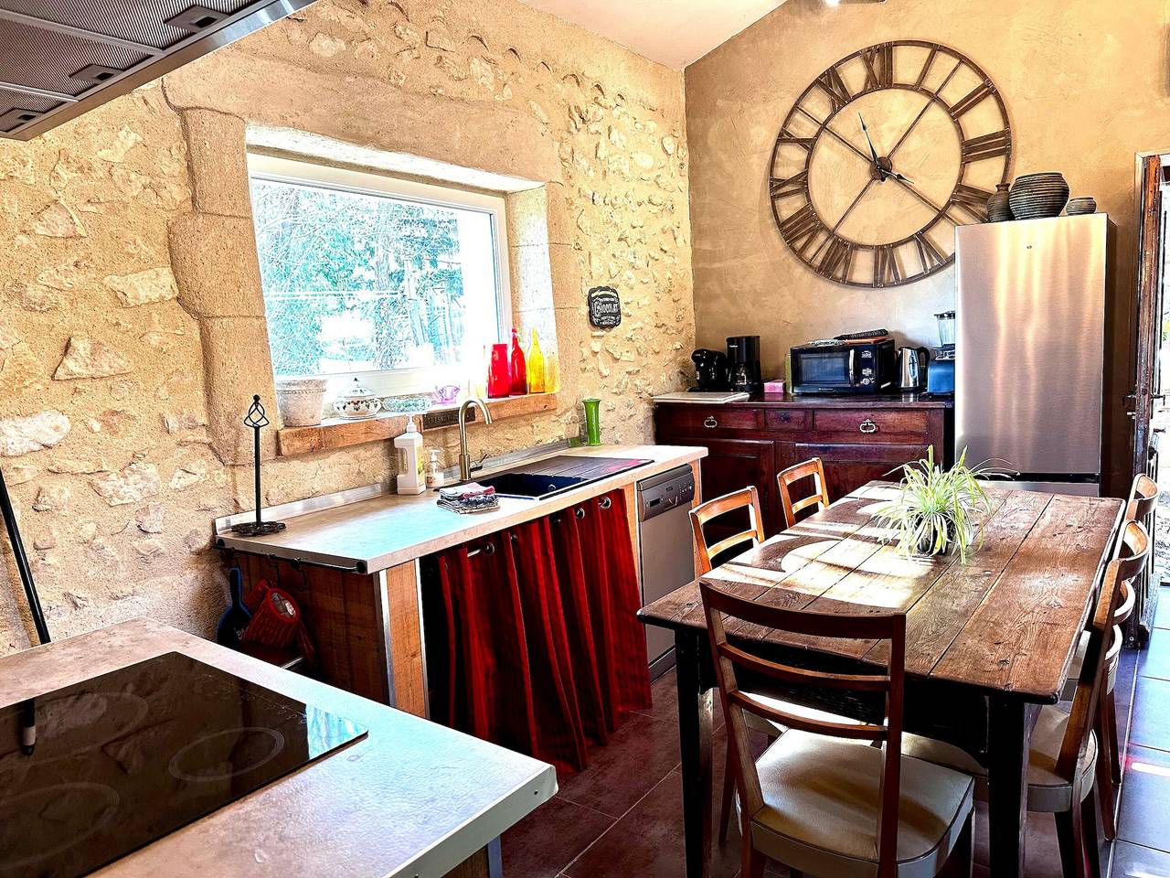 Magnanerie rénovée sur domaine arboré de 20 000 m² in Charmes-sur-Rhône, Privas