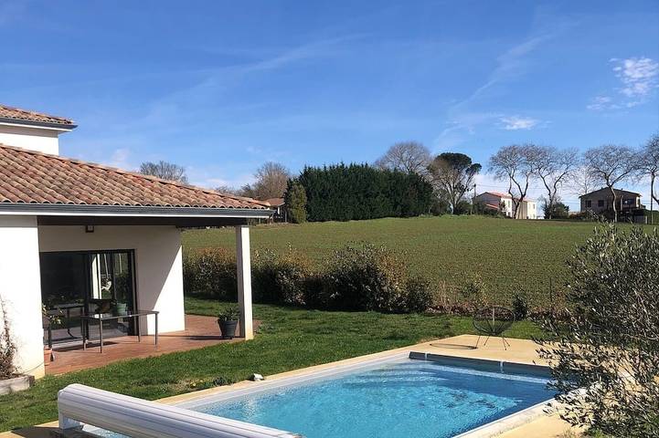 Location de vacances pour 5 personnes, avec terrasse et jardin à Baziège