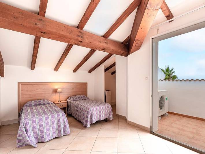 Camping pour 8 personnes, avec bassin pour enfant, animaux acceptés en Corse - 3