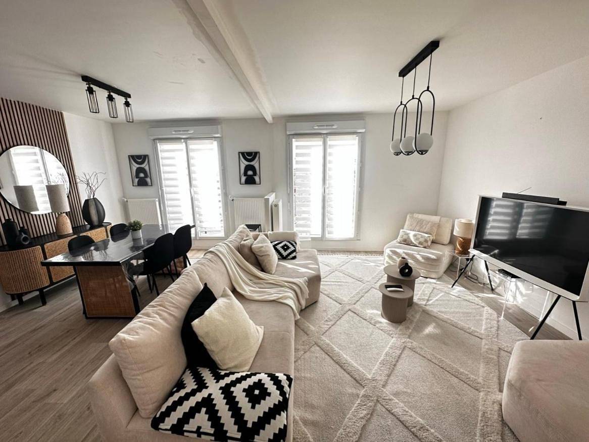 Appartement entier, Grand F2 dernier etage belle vue in Le Blanc-Mesnil, Seine-Saint-Denis